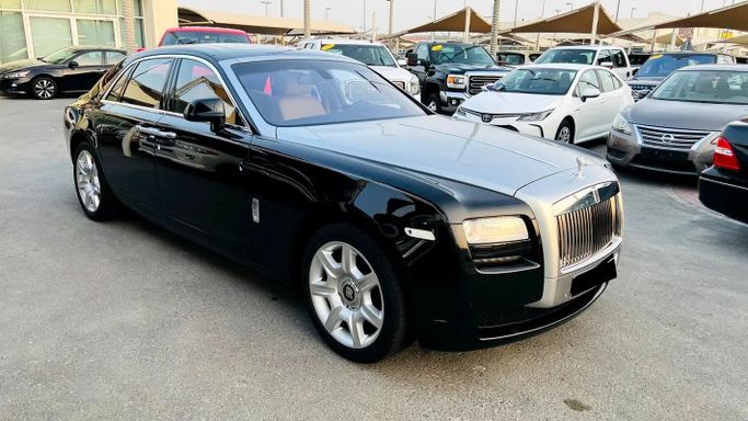 مستعملة ⁦Rolls-Royce Ghost RR4، 6.6 l، 2012⁩ في في الإمارات, الشارقة من ASAL ALHAIBAH USED CARS، اللون أسود. مواصفات الخليج | AUTO.AE | إعلان #287504