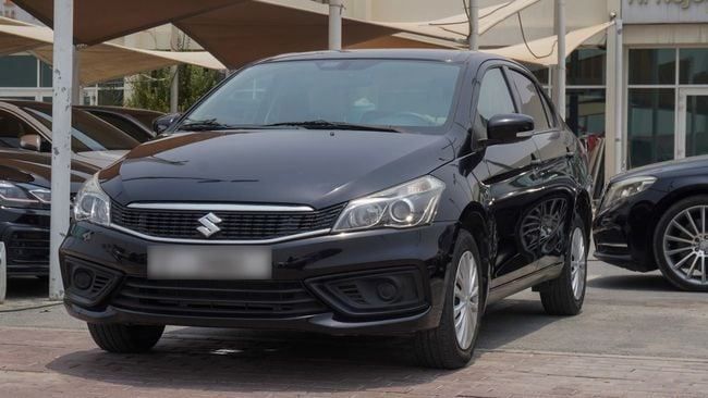Подержанный Suzuki Ciaz I Рестайлинг, 1.5 л, 2023 в Шардже от Alnujoom Al Malakiah Used Cars Черный цвет. GCC | AUTO.AE