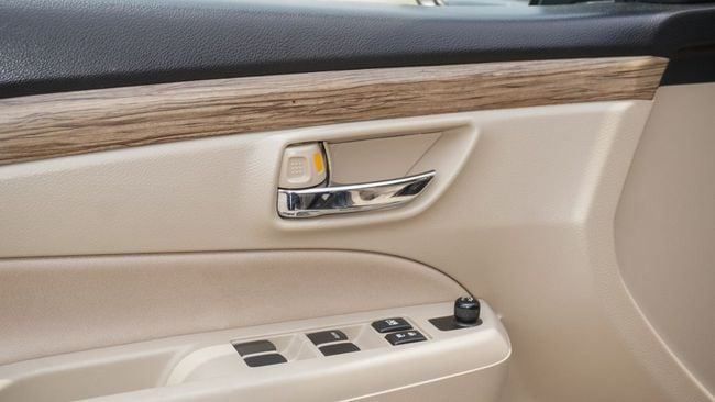 Подержанный Suzuki Ciaz I Рестайлинг, 1.5 л, 2023 в Шардже от Alnujoom Al Malakiah Used Cars Черный цвет. GCC | AUTO.AE