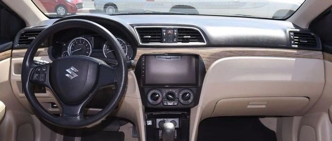 Подержанный Suzuki Ciaz I Рестайлинг, 1.5 л, 2023 в Шардже от Al Sayed Khamis Used Cars Белый цвет. GCC | AUTO.AE