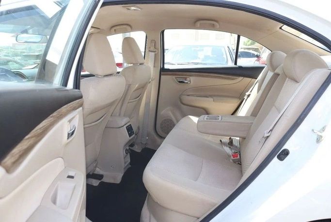 Подержанный Suzuki Ciaz I Рестайлинг, 1.5 л, 2023 в Шардже от Al Sayed Khamis Used Cars Белый цвет. GCC | AUTO.AE