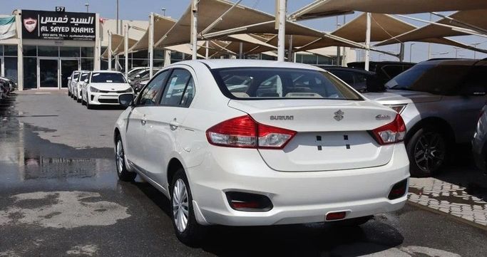 Подержанный Suzuki Ciaz I Рестайлинг, 1.5 л, 2023 в Шардже от Al Sayed Khamis Used Cars Белый цвет. GCC | AUTO.AE