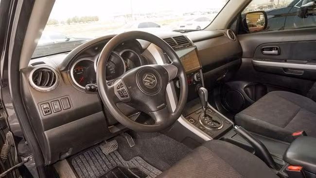 Подержанный Suzuki Grand Vitara II Рестайлинг 2, 2.4 л, 2015 в Шардже от Abo Saif Черный цвет. GCC | AUTO.AE