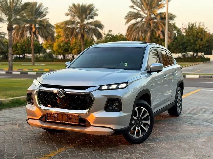 Подержанный Suzuki Grand Vitara III, 1.5 л, 2024 в Шардже от Al Sayarah Afaeqah Used Cars Серебристый цвет. GCC | AUTO.AE