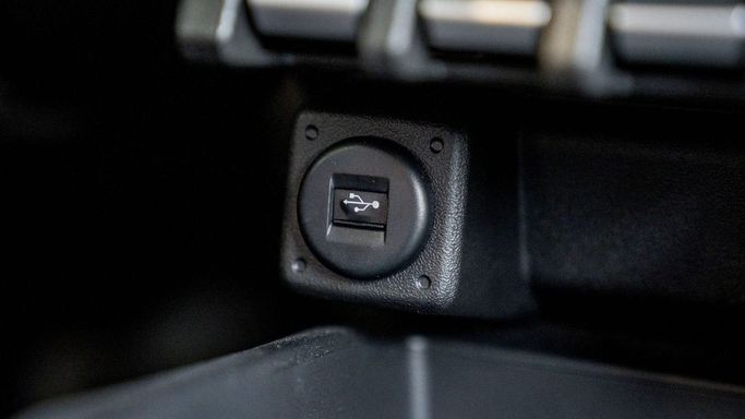 Новый Suzuki Jimny IV, 1.5 л, 2025 в Шардже от Nour Alnukhba Motors Серебристый цвет. GCC | AUTO.AE