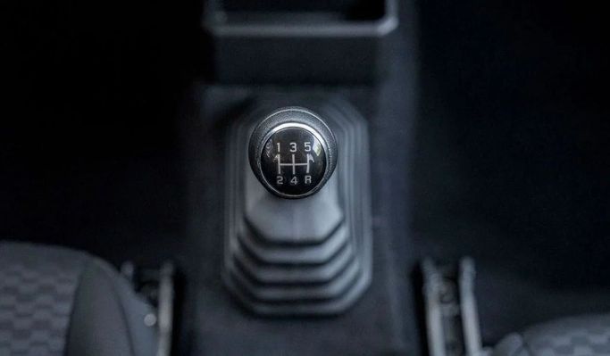 Новый Suzuki Jimny IV, 1.5 л, 2024 в Шардже от Nour Alnukhba Motors Зеленый цвет. Other | AUTO.AE