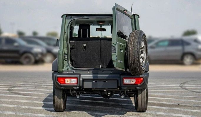 Новый Suzuki Jimny IV, 1.5 л, 2024 в Шардже от Nour Alnukhba Motors Зеленый цвет. Other | AUTO.AE