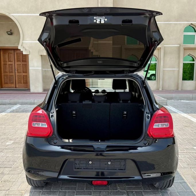 Подержанный Suzuki Swift V, 1.2 л, 2019 в Шардже от Sarmad Cars Черный цвет. Other | AUTO.AE