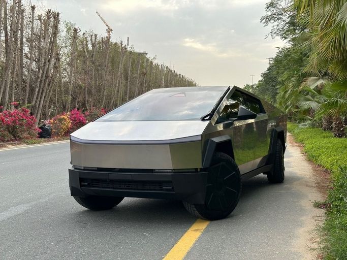Новый Tesla Cybertruck Cyberbeast, 2025 в Шардже от AL TAWEEL MOTORS Светло-коричневый цвет. Американская | AUTO.AE