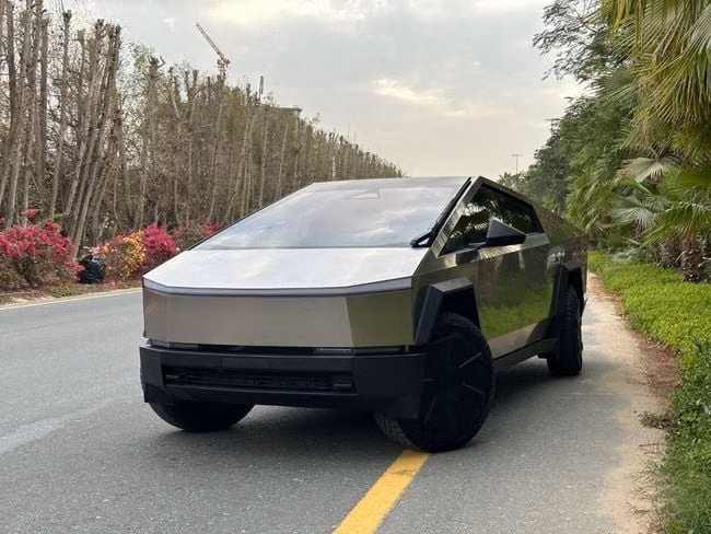 جديدة ⁦Tesla Cybertruck Cyberbeast، 2024⁩ في في الإمارات, الشارقة من AL TAWEEL MOTORS، اللون لون آخر. المواصفات الأمريكية | AUTO.AE | إعلان #288613