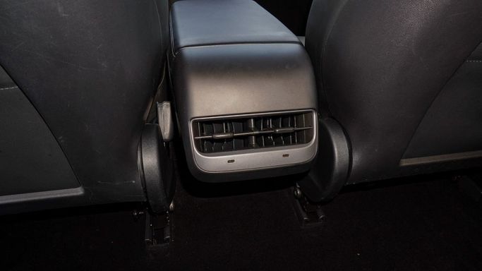 Подержанный Tesla Model 3 I Рестайлинг, 2023 в Шардже от Abo Saif Белый цвет. Американская | AUTO.AE