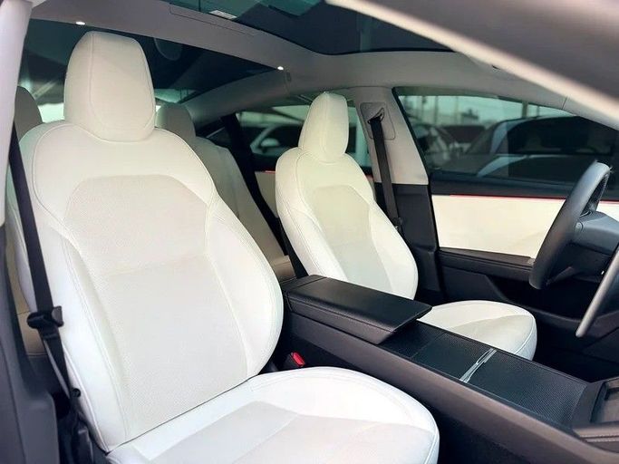 Подержанный Tesla Model 3 I Рестайлинг, 2024 в Шардже от Hayan Alkhudari Used Cars Белый цвет. GCC | AUTO.AE