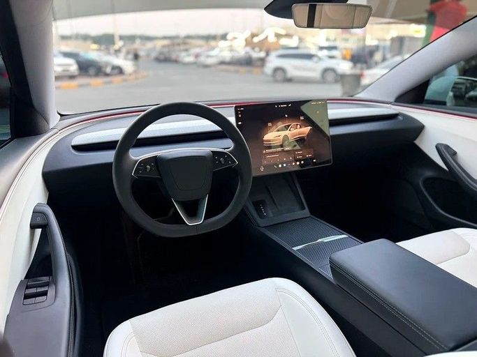Подержанный Tesla Model 3 I Рестайлинг, 2024 в Шардже от Hayan Alkhudari Used Cars Белый цвет. GCC | AUTO.AE