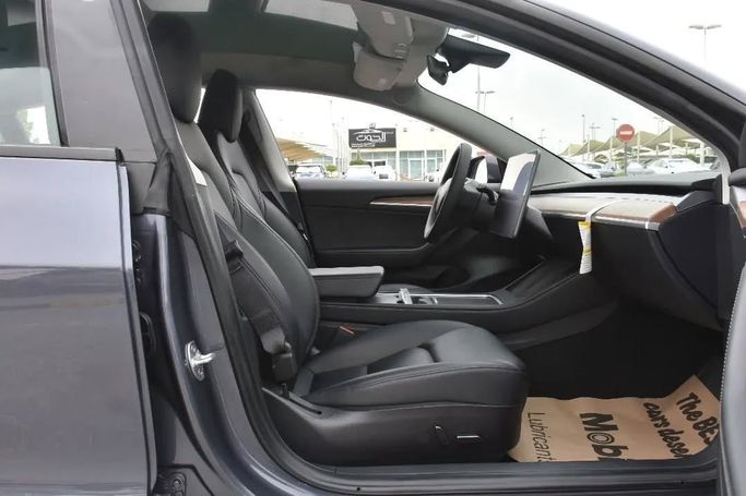 Подержанный Tesla Model 3 Standart I, 2023 в Шардже от Alfaris Used Cars Серый цвет. Other | AUTO.AE