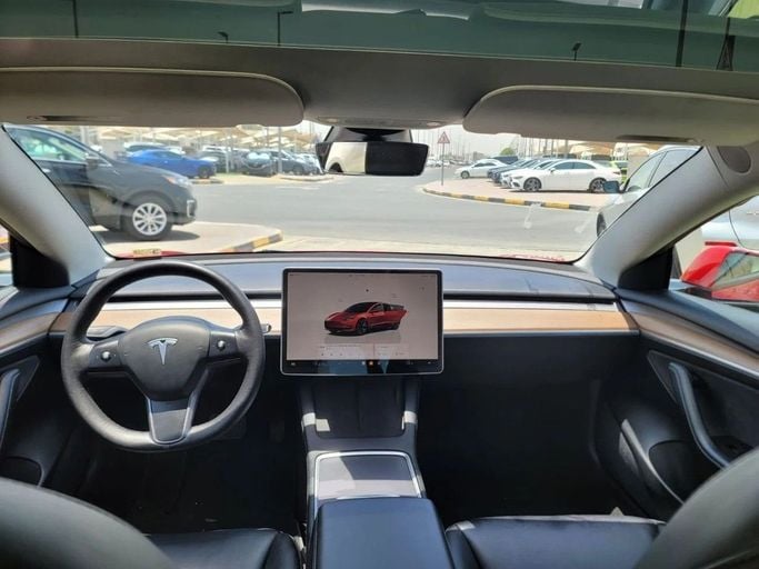 Подержанный Tesla Model 3 Performance I Рестайлинг, 2023 в Шардже от Tabarak Used Cars Красный цвет. Американская | AUTO.AE