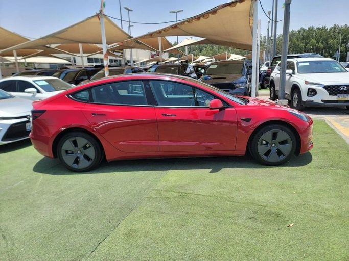 Подержанный Tesla Model 3 Performance I Рестайлинг, 2023 в Шардже от Tabarak Used Cars Красный цвет. Американская | AUTO.AE