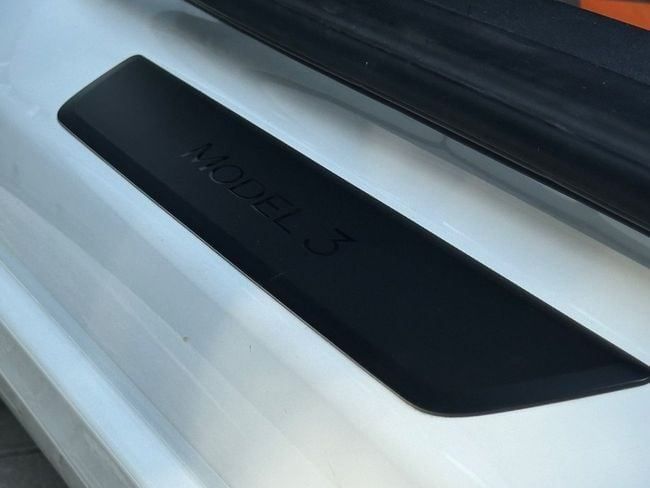 Подержанный Tesla Model 3 Long Range I, 2023 в Шардже от Berlin Used Cars Белый цвет. GCC | AUTO.AE