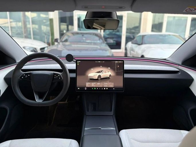 Подержанный Tesla Model 3 I Рестайлинг, 2024 в Шардже от Noor Al Seyoh Used Cars Белый цвет. GCC | AUTO.AE