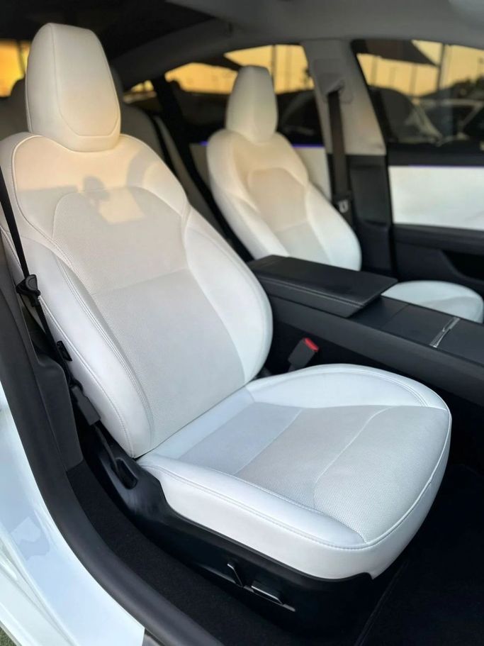 Подержанный Tesla Model 3 Long Range I Рестайлинг, 2024 в Шардже от Noor Al Seyoh Used Cars Белый цвет. GCC | AUTO.AE