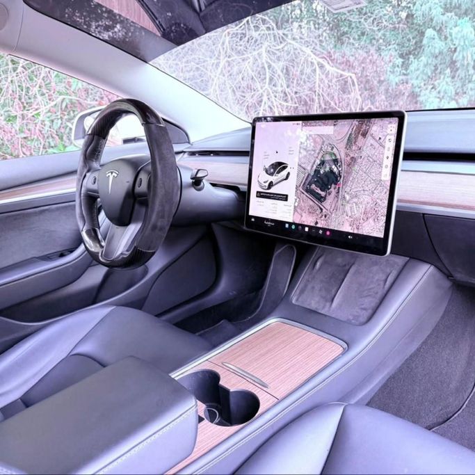 Подержанный Tesla Model 3 Standart Plus I, 2021 в Шардже от Sarmad Cars Белый цвет. Other | AUTO.AE