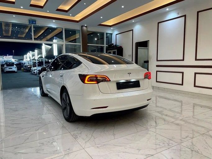 Used Tesla Model 3 Standart I, 2022 in Sharjah by Rebou Alfakhama, White color. GCC Specs | AUTO.AE