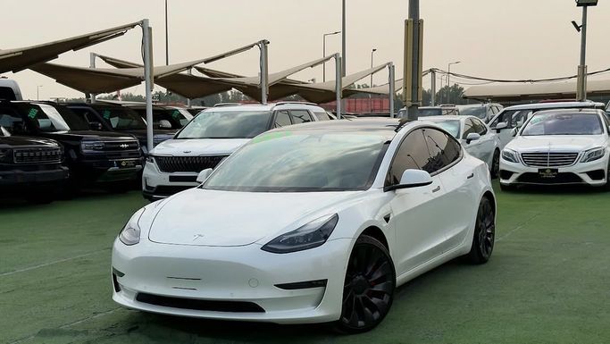 Подержанный Tesla Model 3 Performance I, 2021 в Шардже от Badar Used Cars Белый цвет.  | AUTO.AE