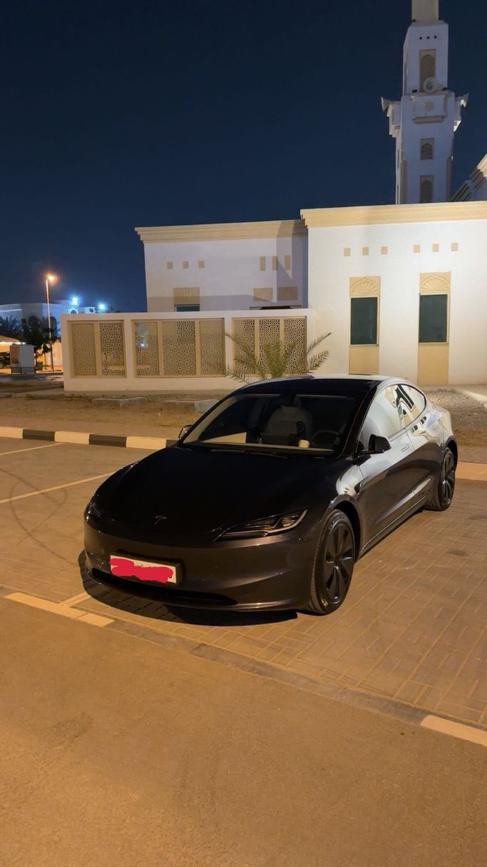 Подержанный Tesla Model 3 Long Range I Рестайлинг, 2024 в Шардже Серый цвет. GCC | AUTO.AE | Объявление #265429