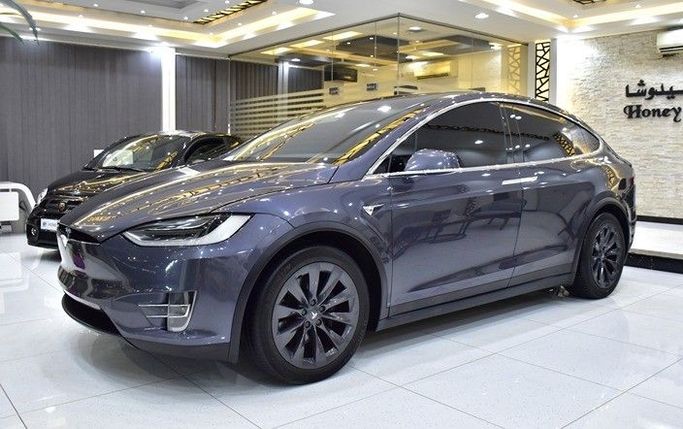 Подержанный Tesla Model X Long Range I, 2019 в Шардже от Honey Gidosha Used Cars Tr. Серый цвет.  | AUTO.AE