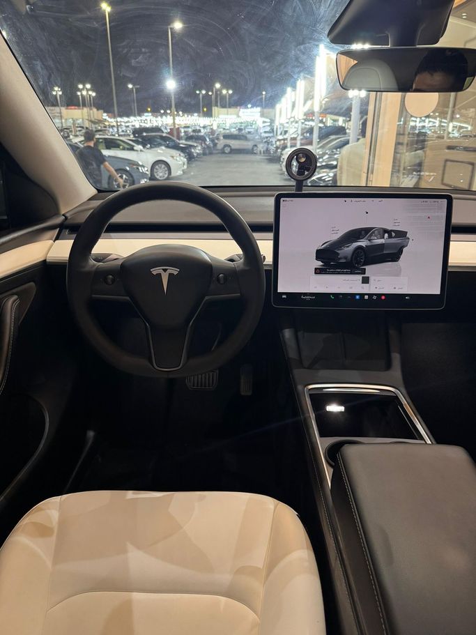Used Tesla Model Y Long Range Dual Motor I, 2023 in Sharjah by Rebou Alfakhama, Grey color. GCC Specs | AUTO.AE