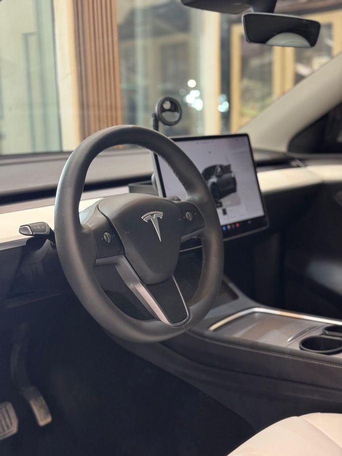 Used Tesla Model Y Long Range Dual Motor I, 2023 in Sharjah by Rebou Alfakhama, Grey color. GCC Specs | AUTO.AE