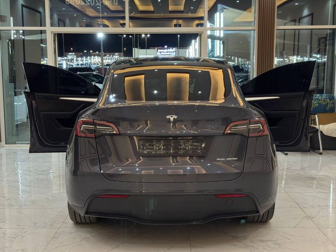 Used Tesla Model Y Long Range Dual Motor I, 2023 in Sharjah by Rebou Alfakhama, Grey color. GCC Specs | AUTO.AE
