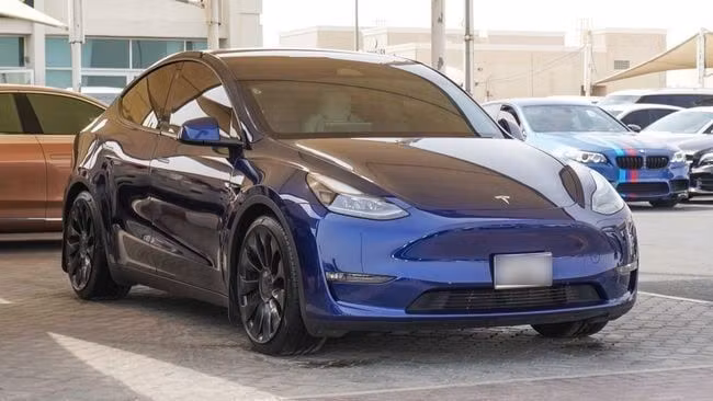 Подержанный Tesla Model Y Standart I, 2023 в Шардже от Abo Saif Синий цвет. Американская | AUTO.AE