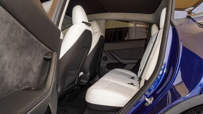 Подержанный Tesla Model Y Standart I, 2023 в Шардже от Abo Saif Синий цвет. Американская | AUTO.AE