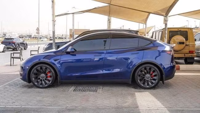 Подержанный Tesla Model Y Standart I, 2023 в Шардже от Abo Saif Синий цвет. Американская | AUTO.AE
