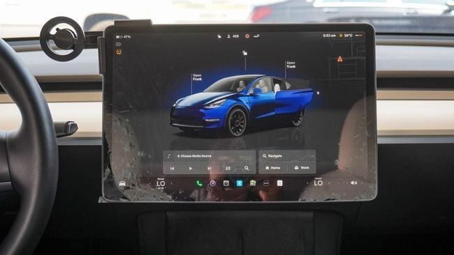 Подержанный Tesla Model Y Standart I, 2023 в Шардже от Abo Saif Синий цвет. Американская | AUTO.AE