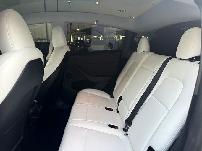 Подержанный Tesla Model Y Performance I, 2024 в Шардже от Hayan Alkhudari Used Cars Серый цвет. GCC | AUTO.AE