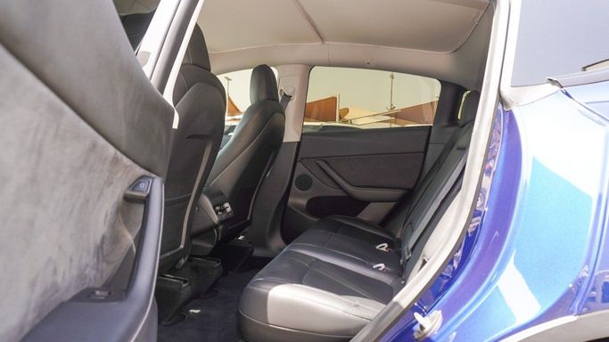 Подержанный Tesla Model Y Long Range I, 2022 в Шардже от Alsaadi Motors Синий цвет. Other | AUTO.AE