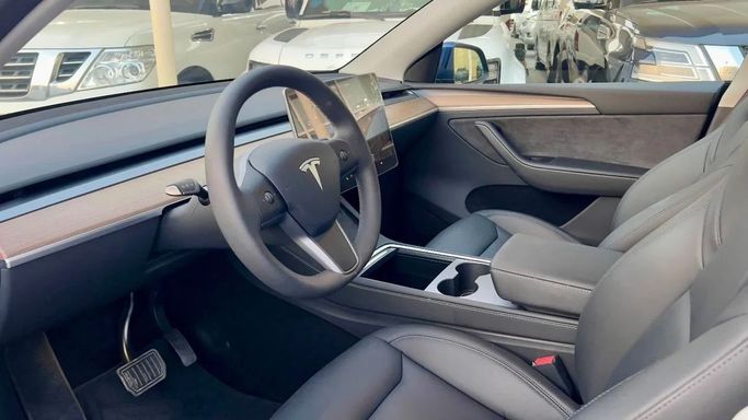 Подержанный Tesla Model Y Long Range I, 2023 в Шардже от Alsalama Motors Синий цвет. GCC | AUTO.AE