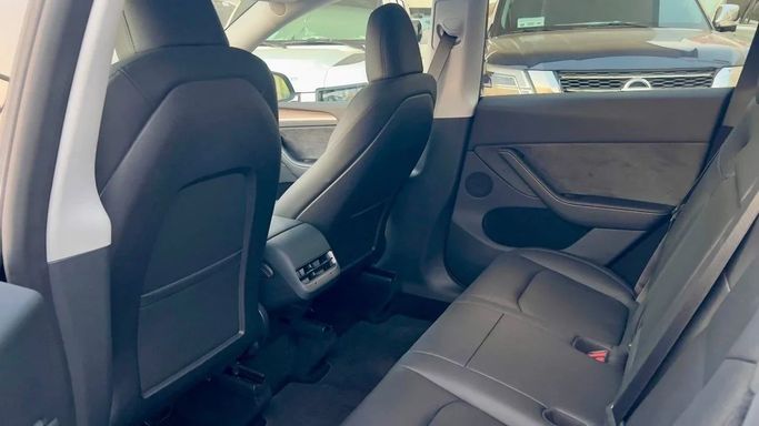 Подержанный Tesla Model Y Long Range I, 2023 в Шардже от Alsalama Motors Синий цвет. GCC | AUTO.AE