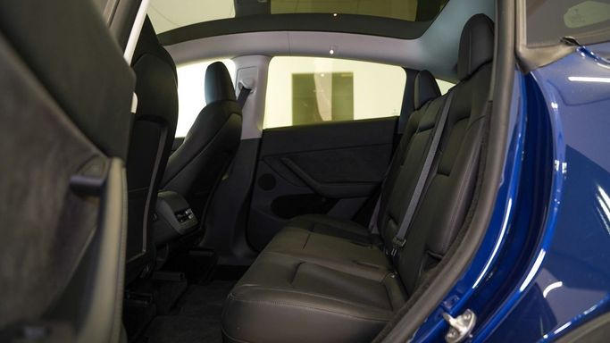 Подержанный Tesla Model Y Long Range Dual Motor I, 2023 в Шардже от Alsalama Motors Синий цвет. GCC | AUTO.AE