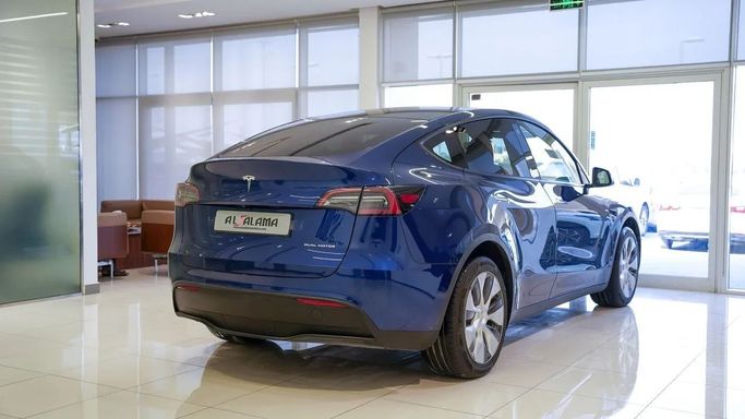 Подержанный Tesla Model Y Long Range Dual Motor I, 2023 в Шардже от Alsalama Motors Синий цвет. GCC | AUTO.AE