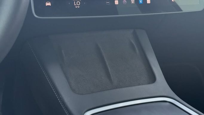 Подержанный Tesla Model Y I, 2022 в Шардже от Badar Used Cars Белый цвет.  | AUTO.AE