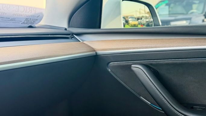 Подержанный Tesla Model Y I, 2022 в Шардже от Badar Used Cars Белый цвет.  | AUTO.AE