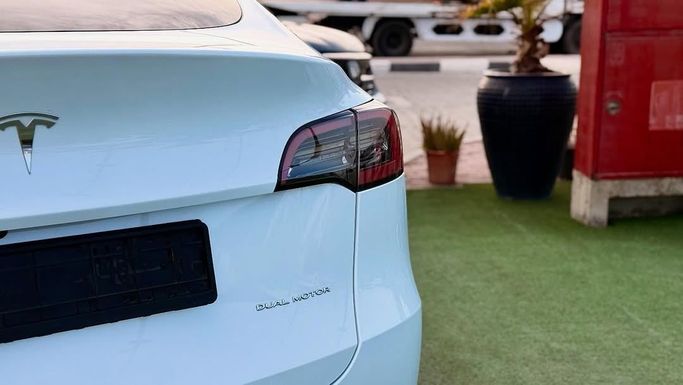 Used Tesla Model Y I, 2023 in Sharjah by Badar Used Cars, White color.  | AUTO.AE