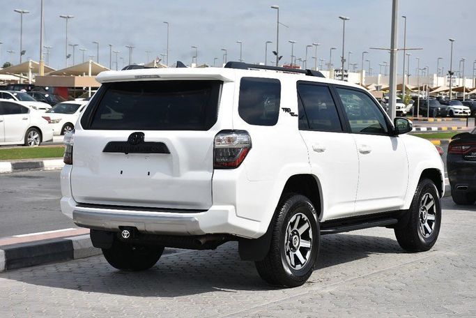 Подержанный Toyota 4Runner V Рестайлинг, 4.0 л, 2023 в Шардже от Alfaris Used Cars Белый цвет. Other | AUTO.AE