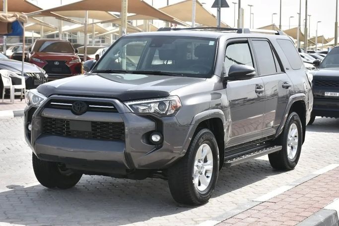 Подержанный Toyota 4Runner V Рестайлинг, 4.0 л, 2022 в Шардже от Alfaris Used Cars Серый цвет. Other | AUTO.AE