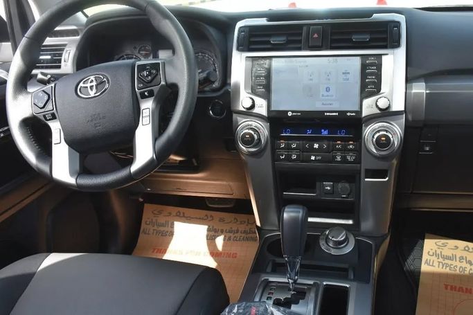 Подержанный Toyota 4Runner V Рестайлинг, 4.0 л, 2022 в Шардже от Alfaris Used Cars Серый цвет. Other | AUTO.AE