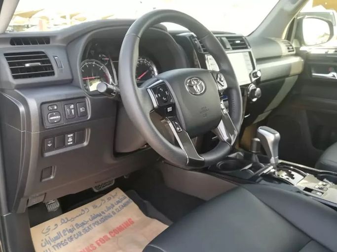 Подержанный Toyota 4Runner V Рестайлинг, 4.0 л, 2021 в Шардже от Alfaris Used Cars Черный цвет. Other | AUTO.AE