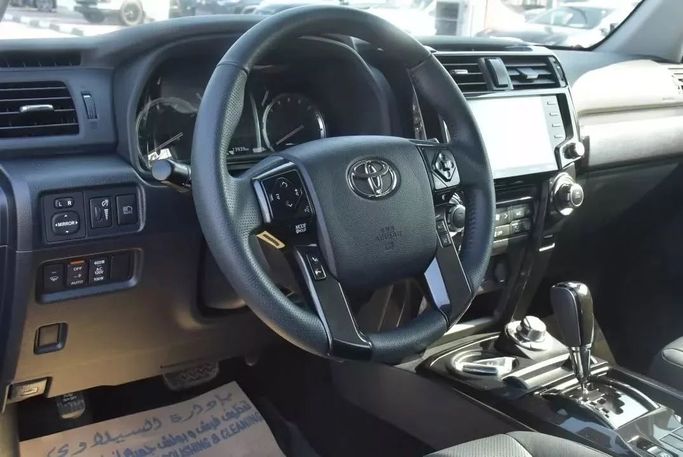 Подержанный Toyota 4Runner V Рестайлинг, 4.0 л, 2021 в Шардже от Alfaris Used Cars Черный цвет. Other | AUTO.AE