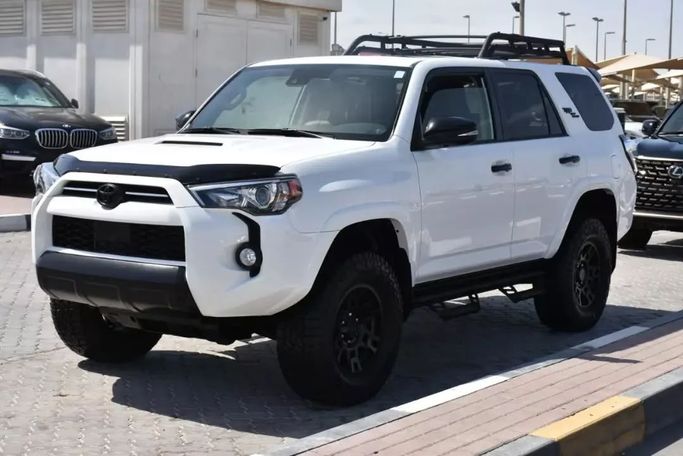 Подержанный Toyota 4Runner V Рестайлинг, 4.0 л, 2020 в Шардже от Alfaris Used Cars Белый цвет. Other | AUTO.AE